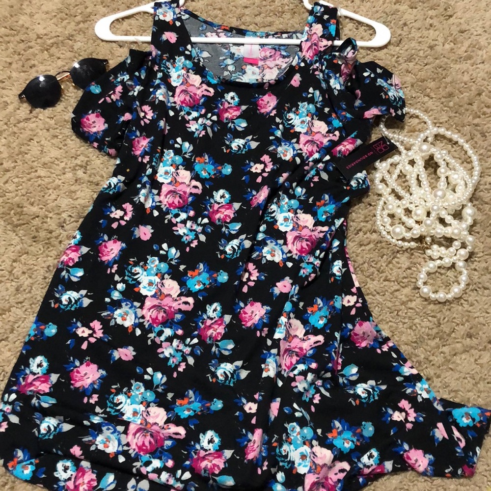 no boundaries, flower patterned dress. size m